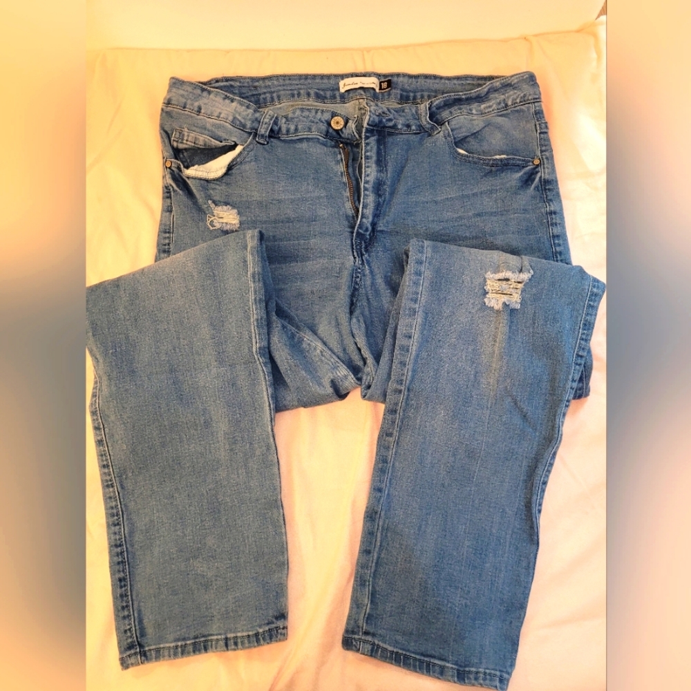 Cute Ladies Ripped Jeans! Size- 18